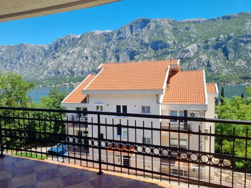 M apartman in Prcanj