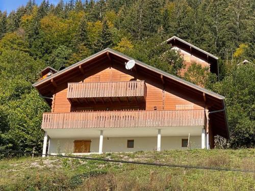 5-bedroom Chalet with Sauna and stunning views gîte à louer Drouzin le Mont