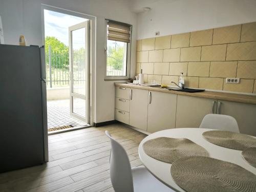 кухня, Adriana Touristik Hostel 3 Stele Arad in Арад