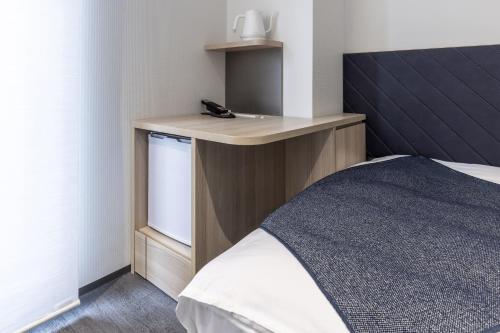Economy Double Room with Small Double Bed and Shower image 2