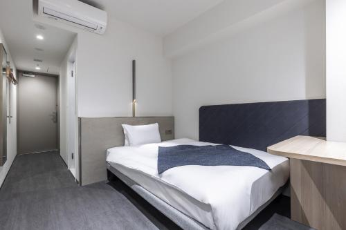 Economy Double Room with Small Double Bed image 2