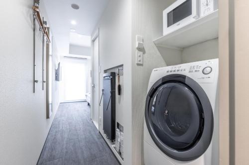 Standard Semi Double Room with Washing Machine image 3