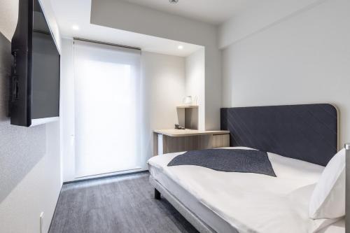 Standard Semi Double Room with Washing Machine image 4