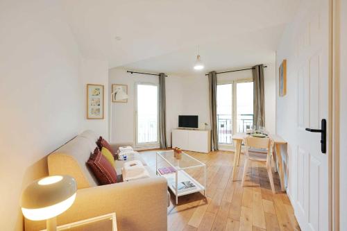 Bright modern studio for 2P - La Defense, Paris