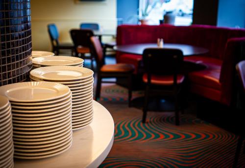 Richmond Hotel - image 11