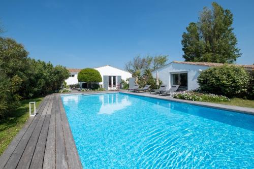 Maison de famille donnant sur le Golf et le Fier d'Ars dans un parc de 7500m2 in Les Portes-en-Re