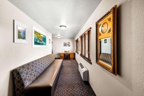 Americas Best Value Inn Marquette