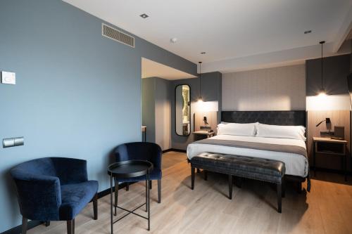 Double or Twin Room with Terrace and Spa Access image 7