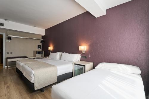 Triple Room (3 Adults) image 2