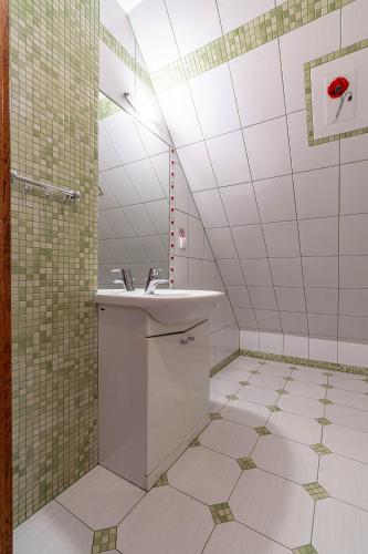 Triple Room with Private Bathroom image 6