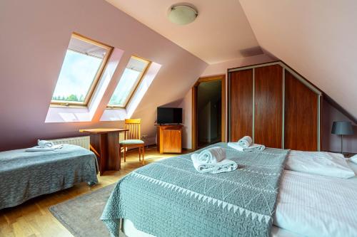 Triple Room with Private Bathroom image 10