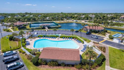 Beachside Retreat-Courtyard Villa-Beachside condo in Coquina Gables, USA