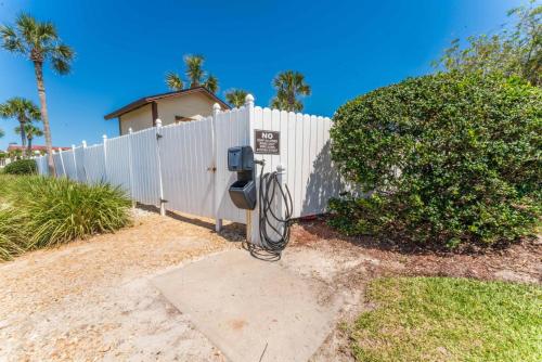 Life's a Beach-Oceanfront condo