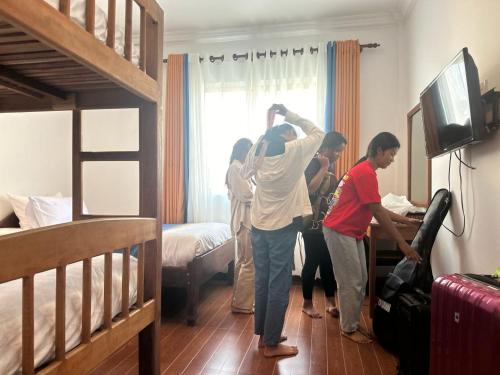 Mixed Dormitory Room image 4