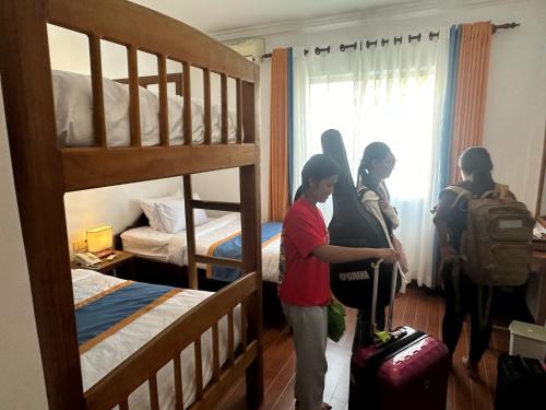 Mixed Dormitory Room image 3
