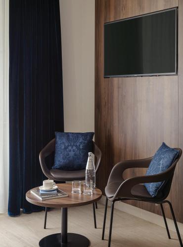 Deluxe Double or Twin Room image 10