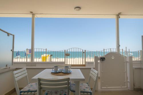550 - Delizioso appartamento monolocale nuovo sul mare a Marcelli in centro, con spiaggia inclusa