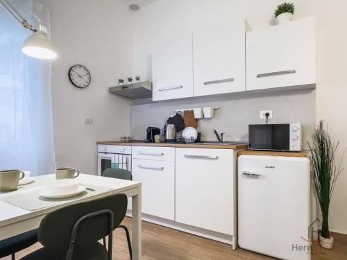 New Modern Apt - Treni 10min - Hiper WiFi - AC, Janov (fotografie 10)
