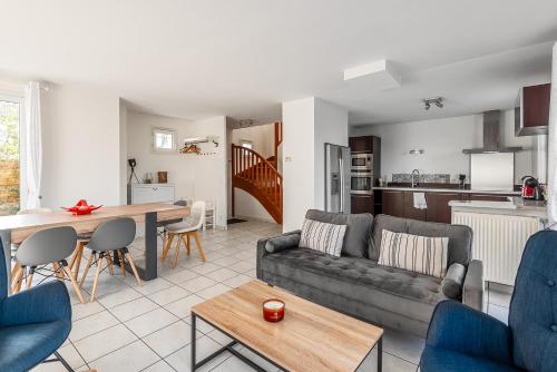 Lake House 4 Bedroomed near Disneyland Paris - Location saisonnière - Serris