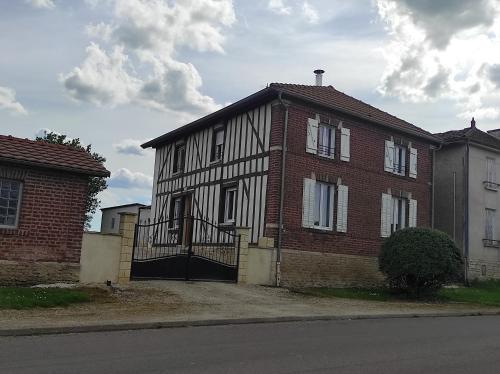 Chez Suzanne Maison à la campagne 2-8pers 4 chambres gîte à louer Pré Godot