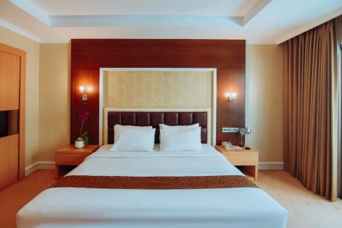 Surabaya Suites Hotel Powered by Archipelago