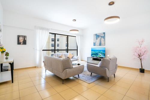 RH- Walk to JBR beach & Tram, Comfortable 02BR, Дубай (фото 9)