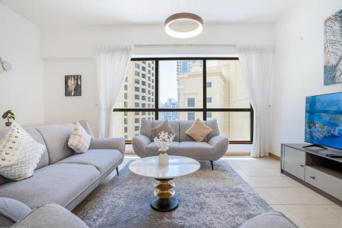 RH- Walk to JBR beach & Tram, Comfortable 02BR, Дубай (фото 2)