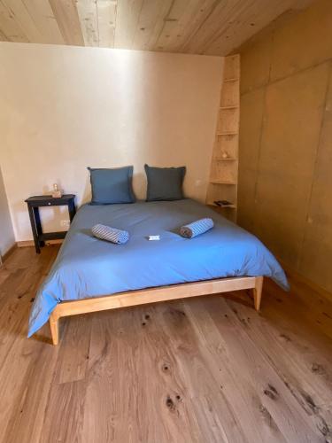1 double bed, 1 twin bed