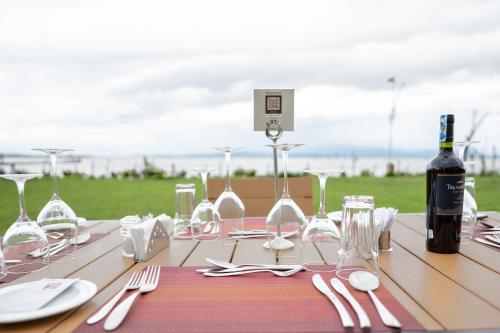 อาหารและเครื่องดื่ม, เลค ไนวาชา รีสอร์ต (Lake Naivasha Resort) in เนวาชา