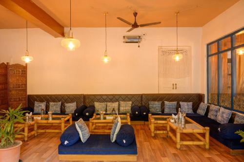 Restaurant, Drifters Inn - The Hidden Tribe in Manali