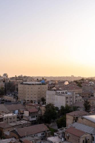 Luxury 3BDR In The Heart Of Jerusalem - image 11