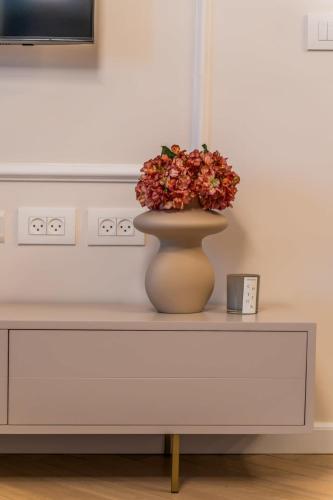 Luxury 3BDR In The Heart Of Jerusalem - image 13