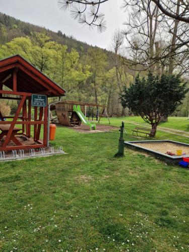 สนามเด็กเล่น, Ferienhaus Reschwitzer Auszeit in ซาลเฟลด์/ซาเลอ