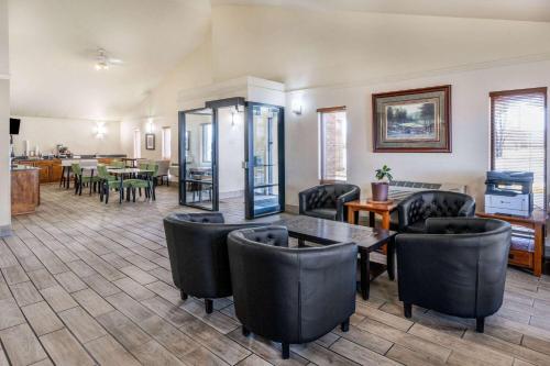 Super 8 by Wyndham Cheyenne WY - image 8