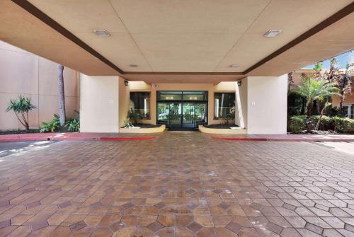 Ramada by Wyndham Jacksonville I-95 by Butler Blvd in Jacksonville, USA