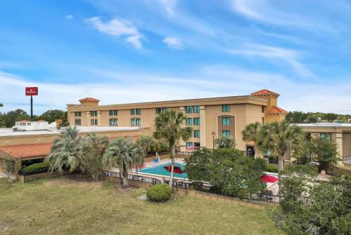 Ramada by Wyndham Jacksonville I-95 by Butler Blvd in Jacksonville, USA