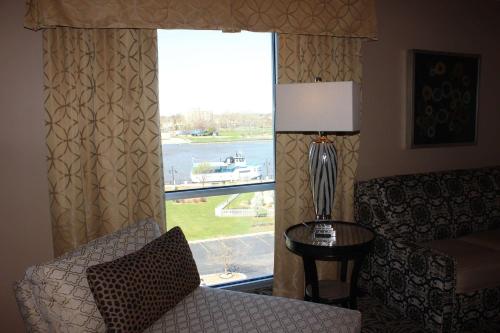 DoubleTree by Hilton Bay City - Riverfront