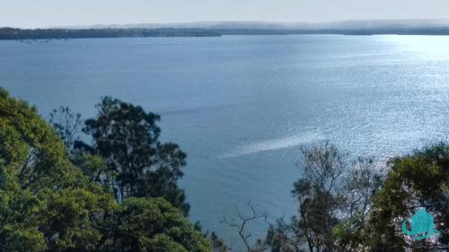 Casuarina Waters - waterfront home on Lake Macquarie