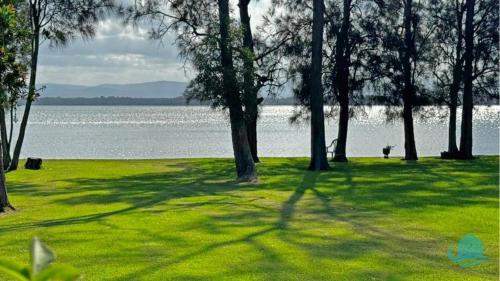 Casuarina Waters - waterfront home on Lake Macquarie