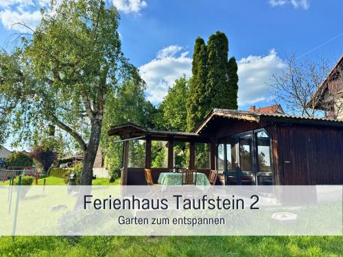 Ferienhaus Taufstein - direkt am Vulkanradweg - Platz für 12 Personen - mit Garten