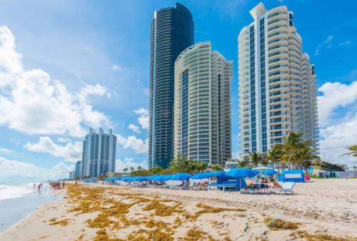 1 BD at Marenas Beach Resort in Aventura, USA