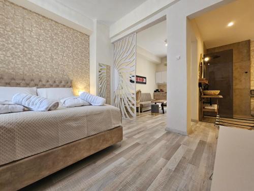 Golden City Center Suites