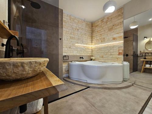 Golden City Center Suites