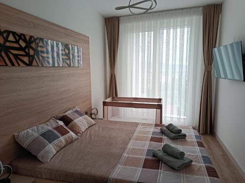 19th Floor Cozy Condo with Pool, Fitness, Parking Included in Price & Self Check in Available, Skopje (zdjęcie 11)