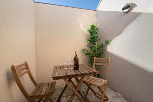 Host Wise - Central Private Flats - Terrace 4