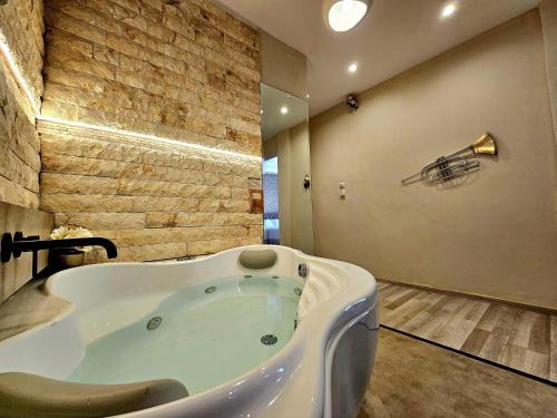 Golden City Center Suites 4
