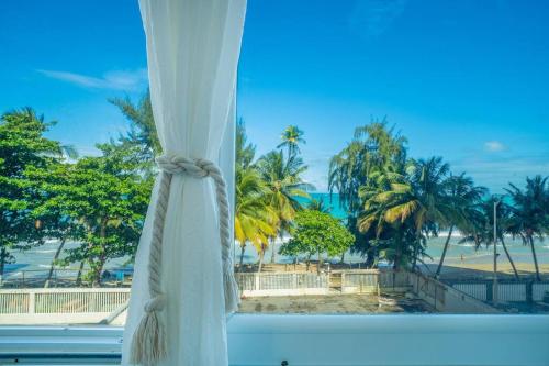 Beachfront Paradise Isla Verde - image 7