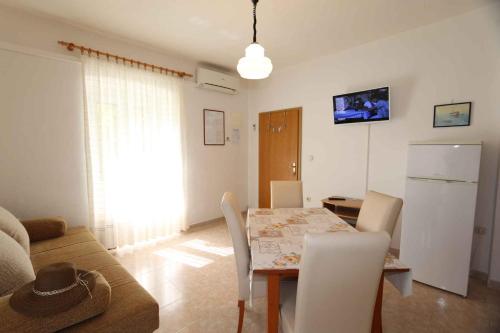 Apartment image 5