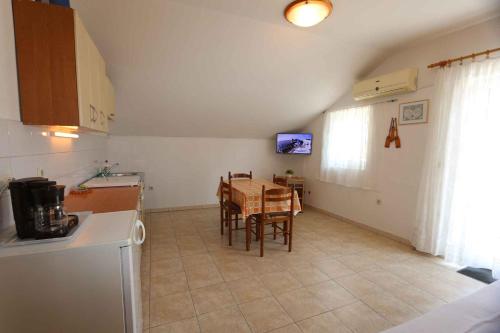 Apartment image 6
