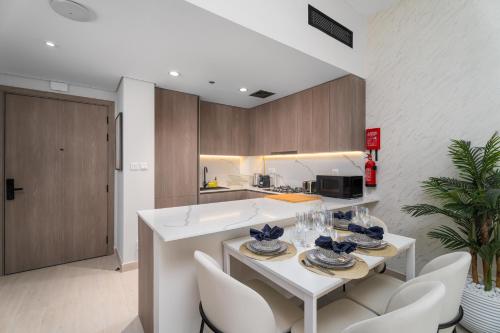 Nasma Luxury Stays-Laya Heights Studio City Dubai 